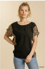 Load image into Gallery viewer, Linen Animal Print Top

